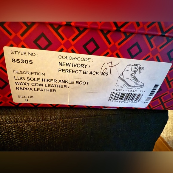 Tory Burch Ankle Boot Lug Sole Hiker NEW
Waxy Cow Leather w Box US 8 - Picture 15 of 16